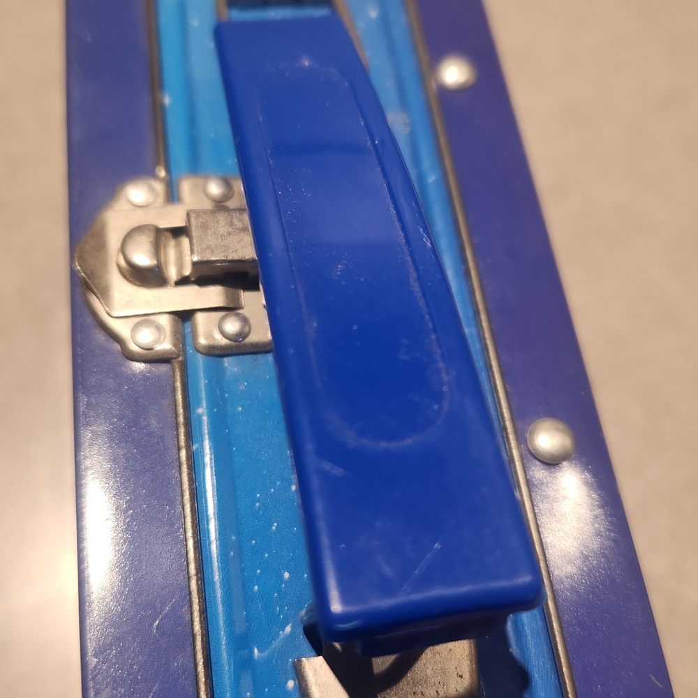 E.T. The Extra-Terrestrial Small Tin Box - Picture 3 of 6